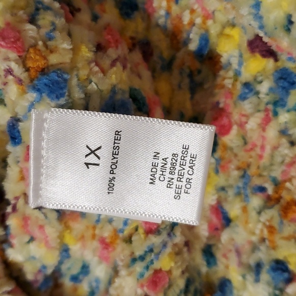 NWT  LOGO turtle neck sweater - Picture 6 of 7